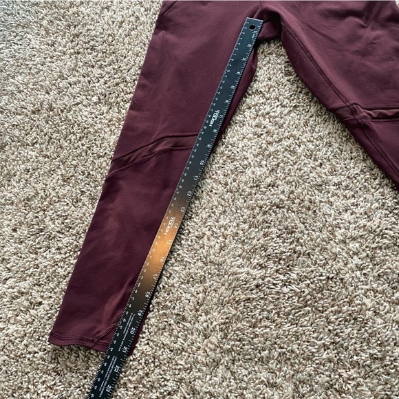 Lululemon Maroon Purple Cropped Leggings Sz 4 w/ Flaw 21” Inseam - Picture 7 of 10